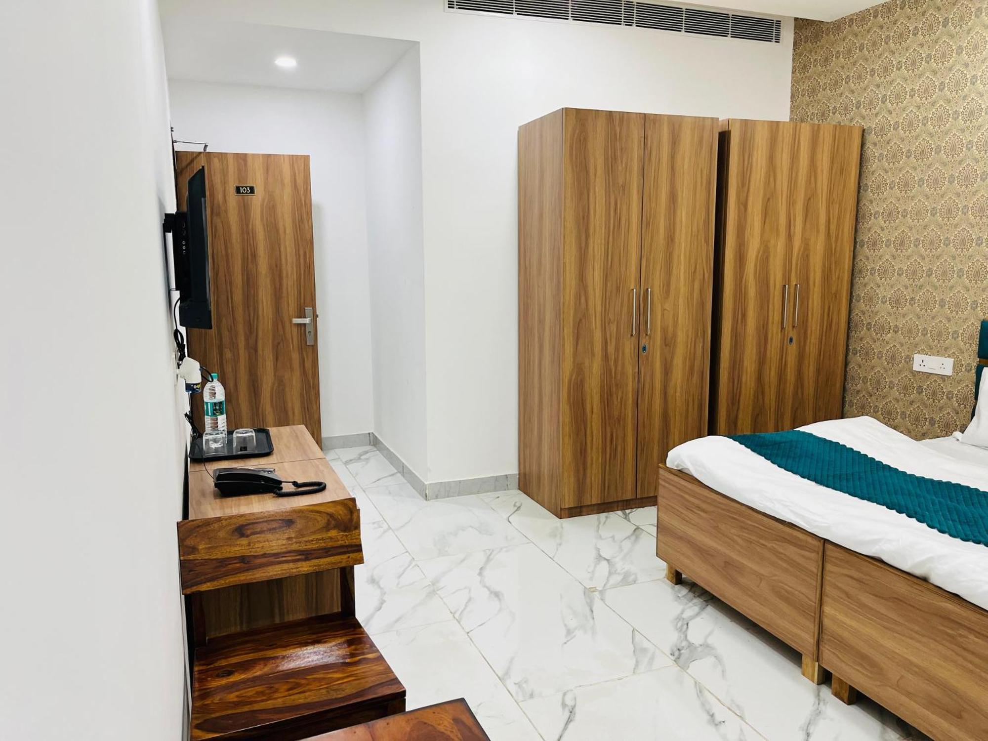 Townhouse Happy Habitat Guest House Greater Noida Exterior foto