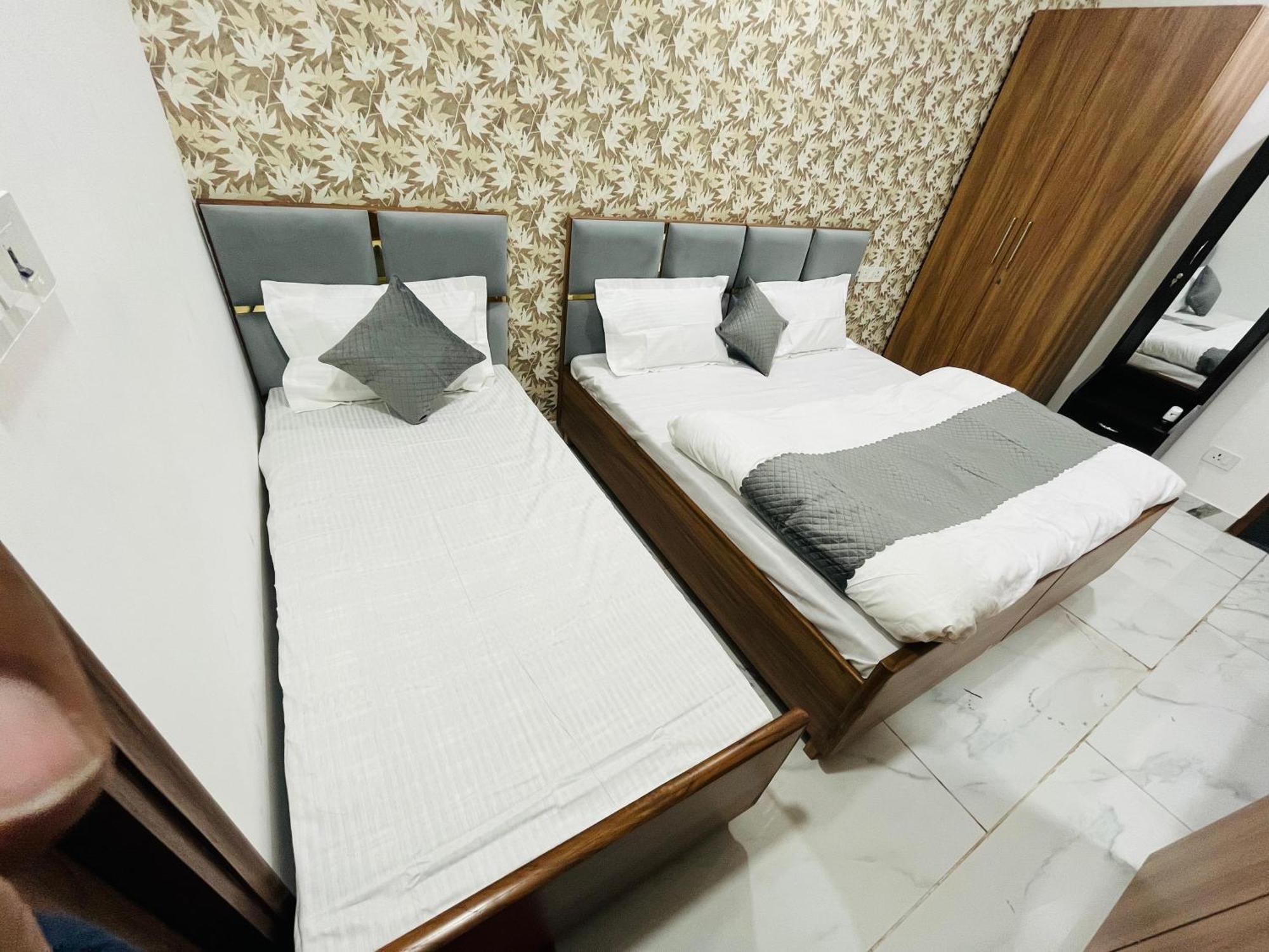 Townhouse Happy Habitat Guest House Greater Noida Exterior foto