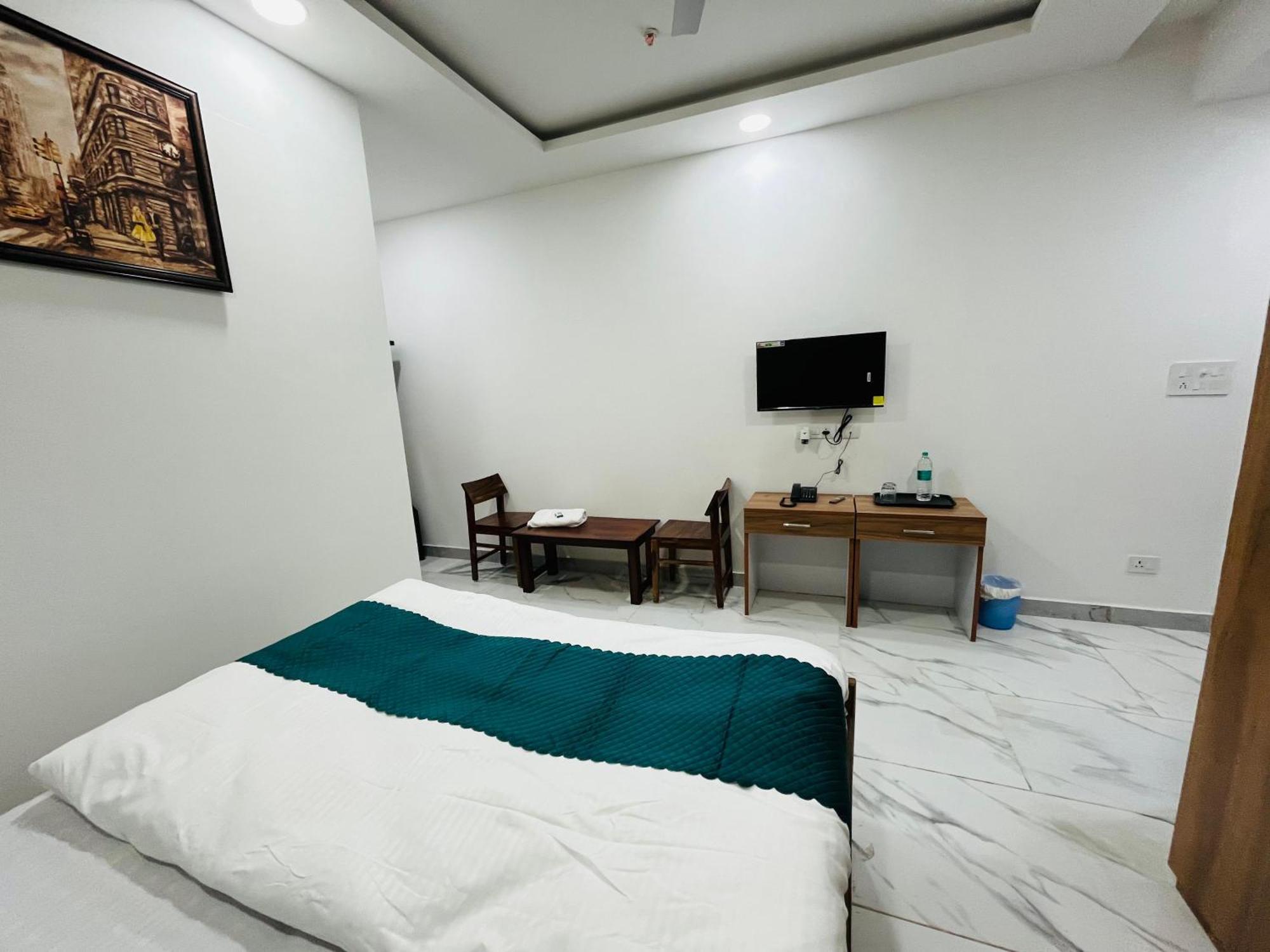 Townhouse Happy Habitat Guest House Greater Noida Exterior foto